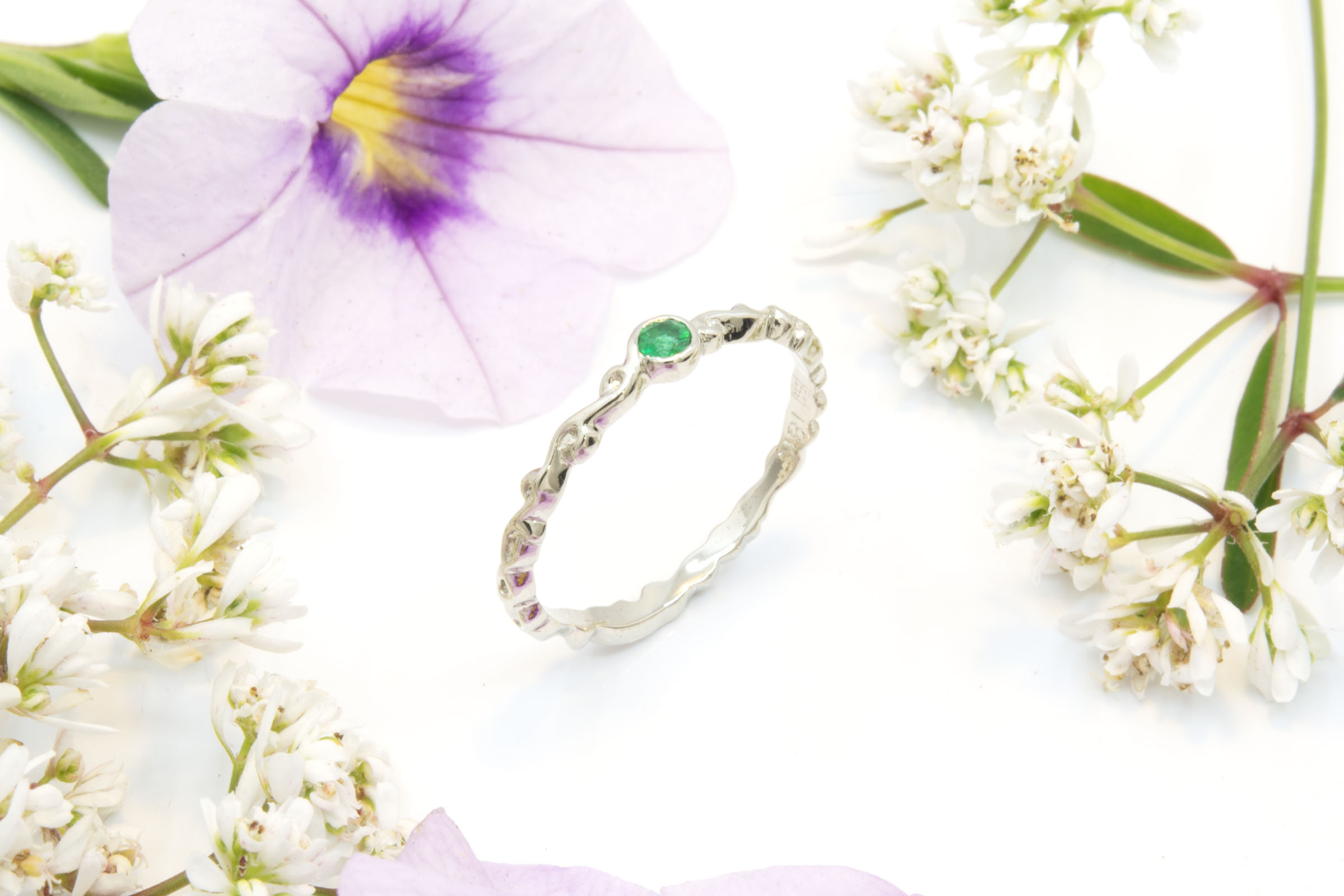 Narrow Filigree Ring with Emerald