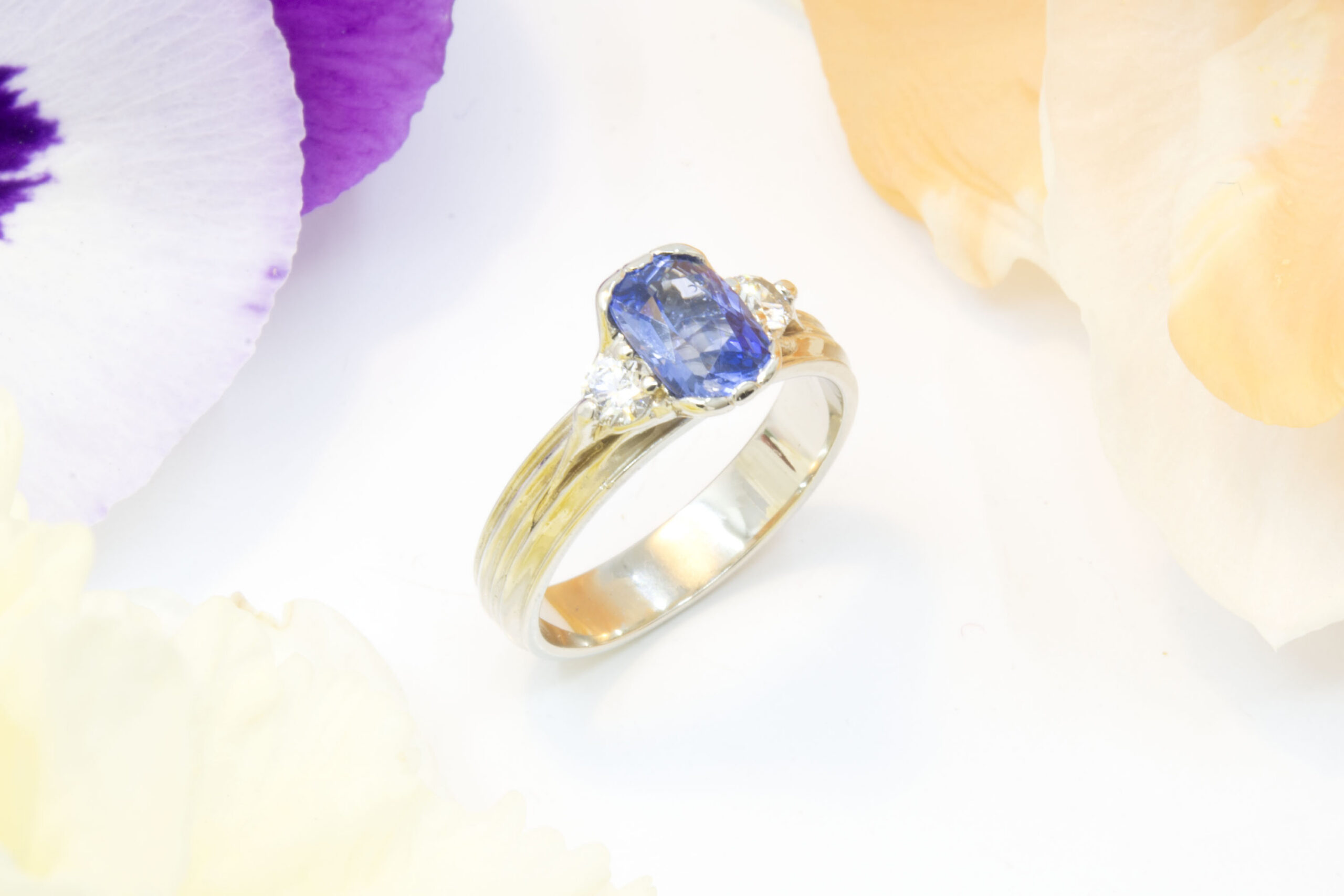1.09ct Sapphire Ring with Diamonds