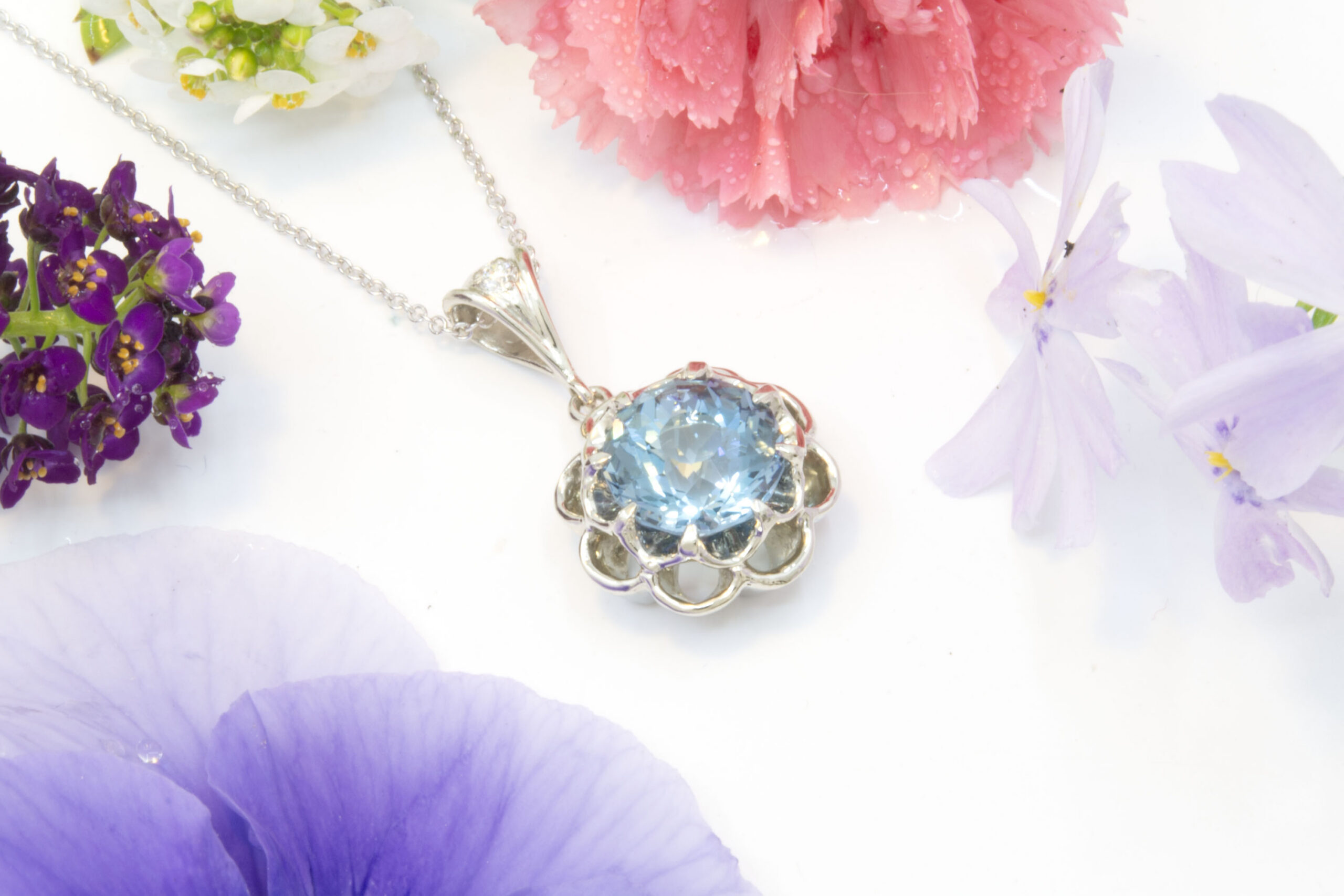 2.66ct Aquamarine Pendant