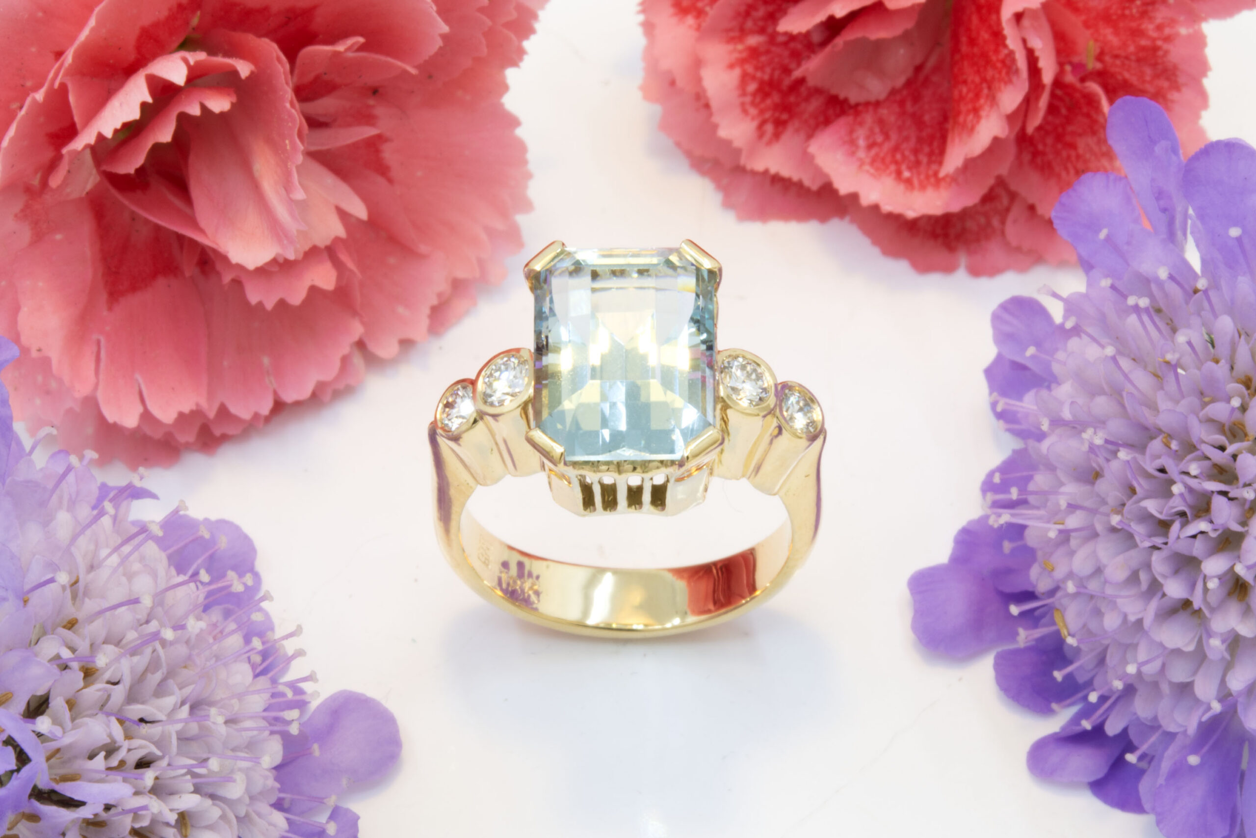 5.35ct Aquamarine Ring with Diamonds - Image 3