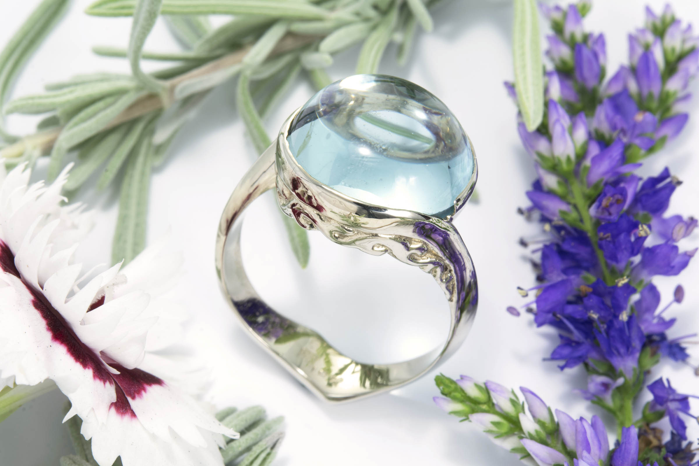 Cabochon Aquamarine Ring in 18K White Gold - Image 5