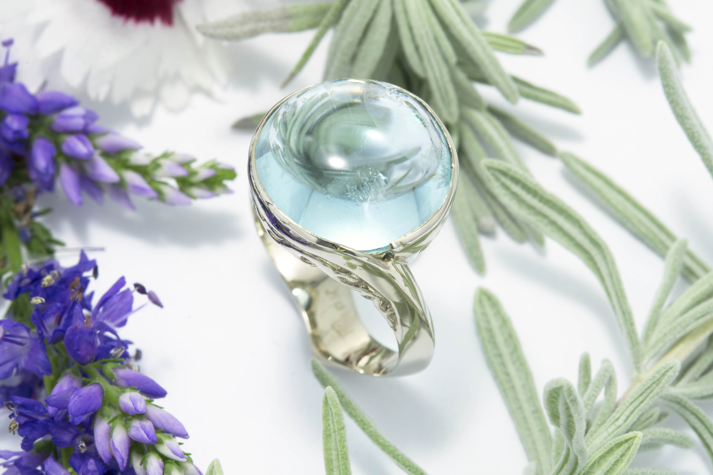 Cabochon Aquamarine Ring in 18K White Gold - Image 4