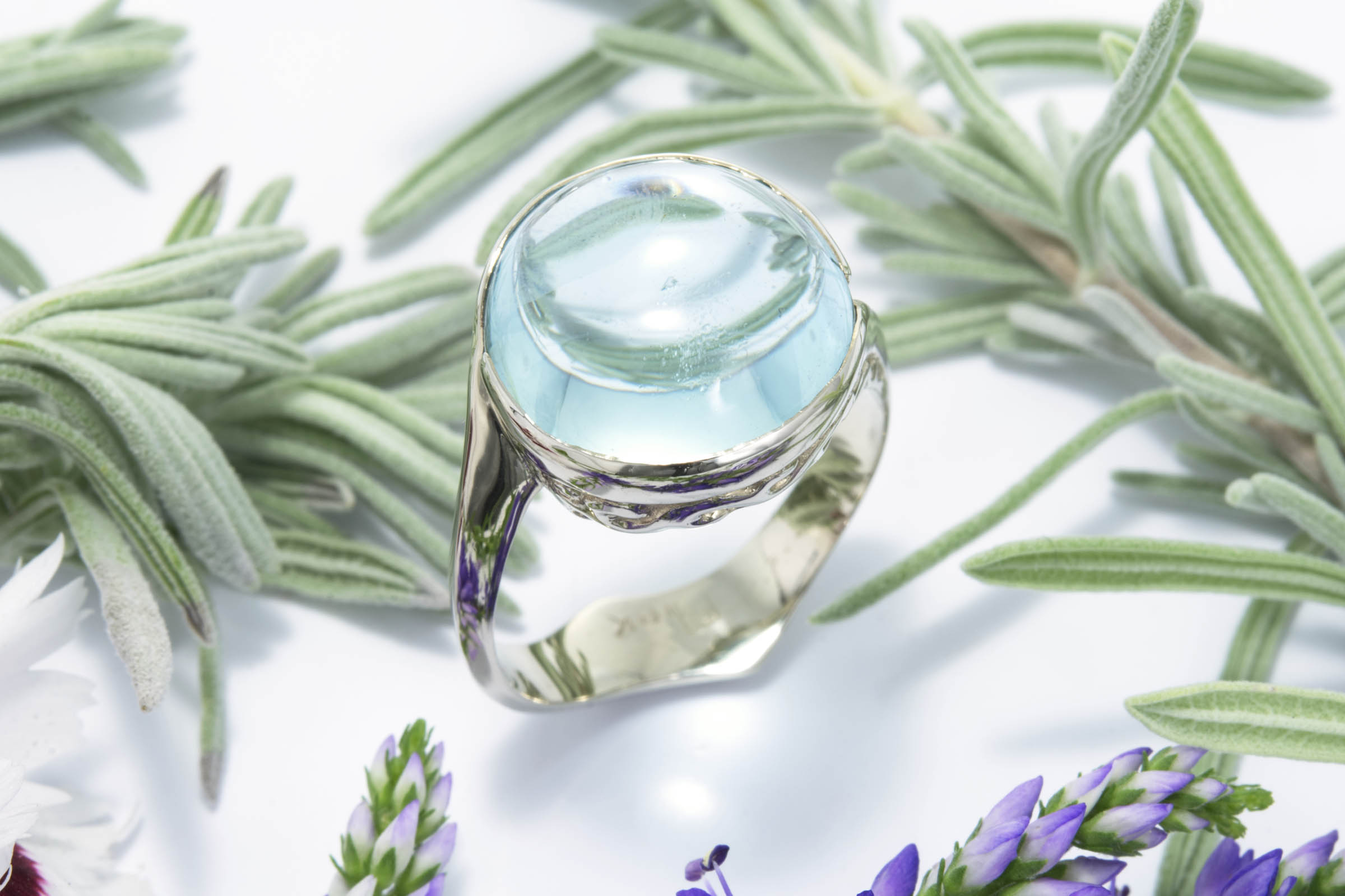 Cabochon Aquamarine Ring in 18K White Gold