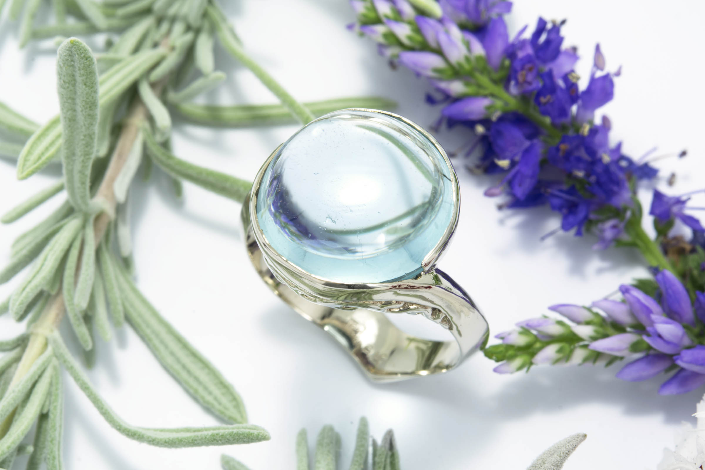 Cabochon Aquamarine Ring in 18K White Gold - Image 2