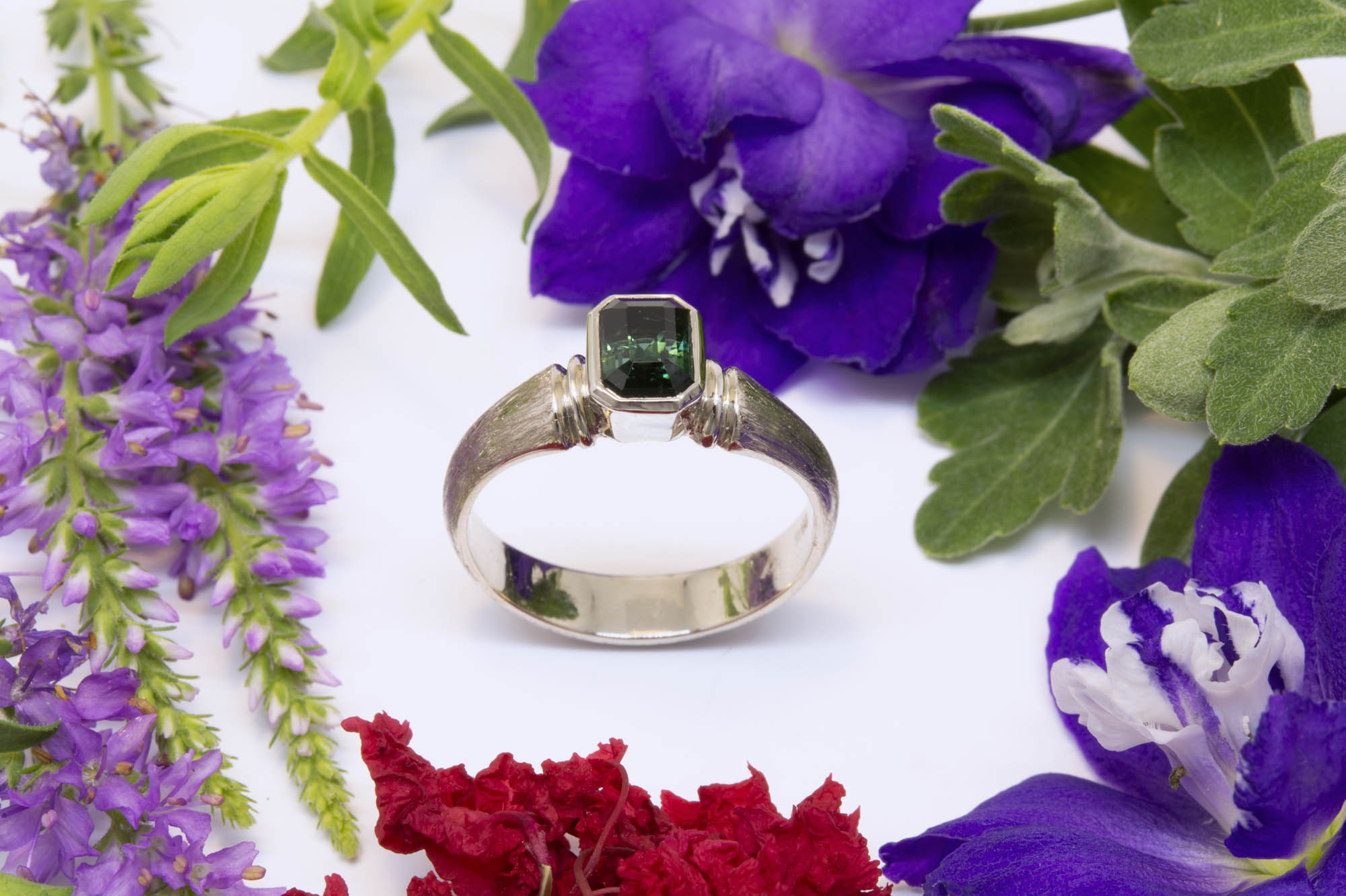 Green Tourmaline Ring in 18K White Gold - Image 3