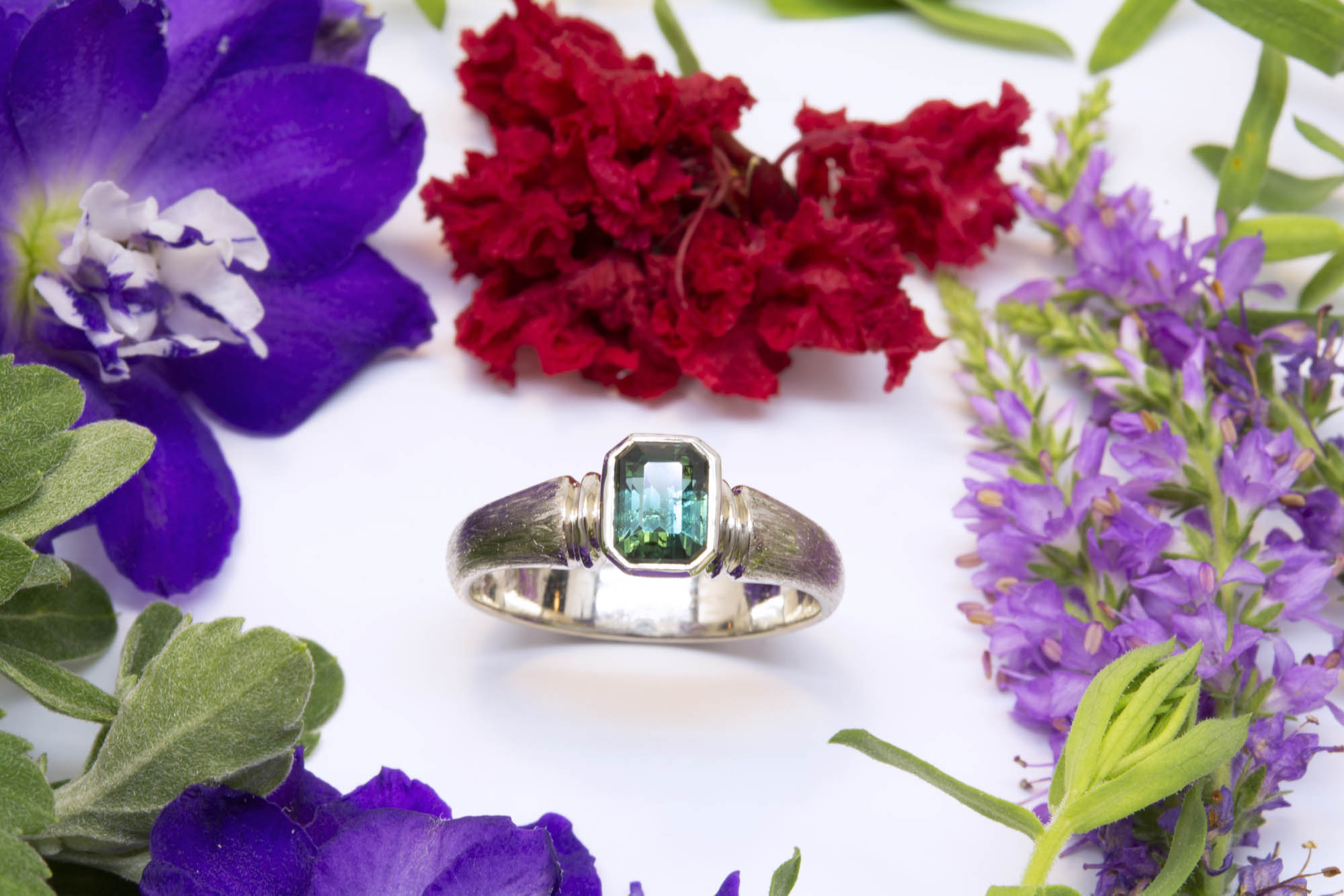 Green Tourmaline Ring in 18K White Gold - Image 2
