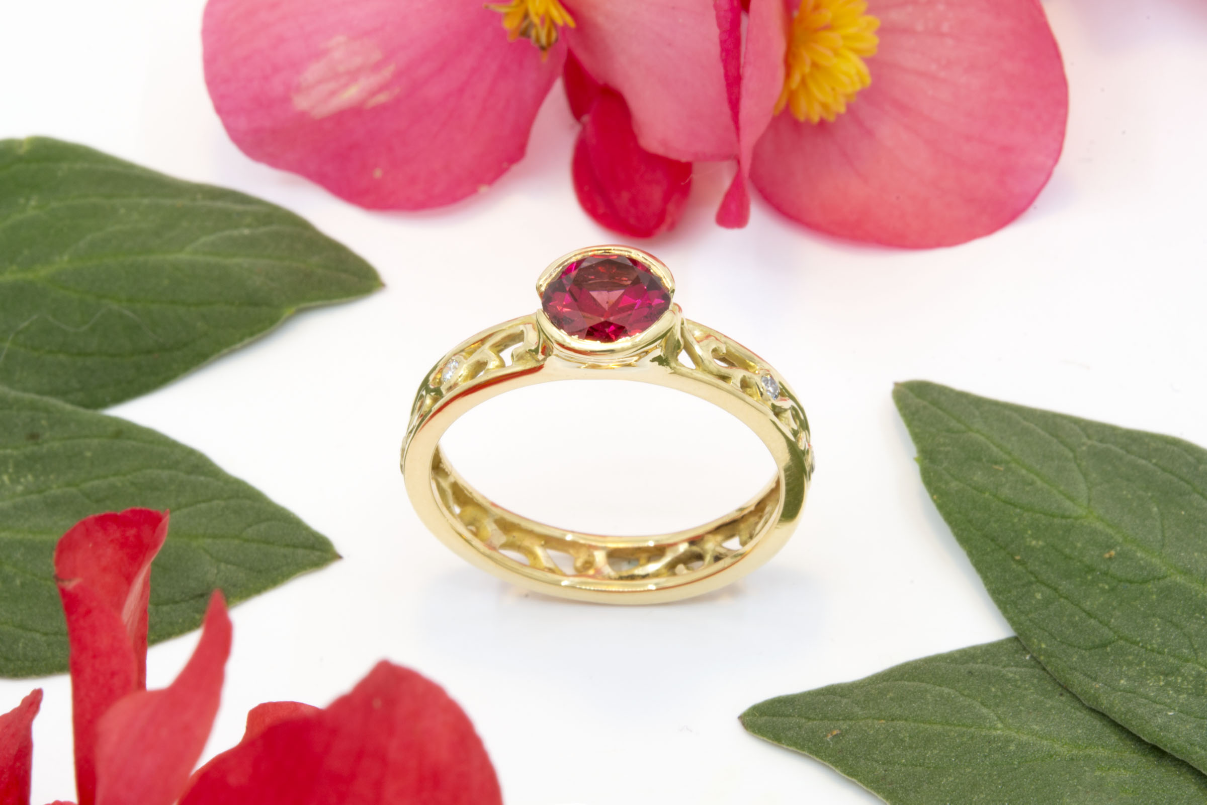 0.85ct Ruby in Open Filigree Ring - Image 4