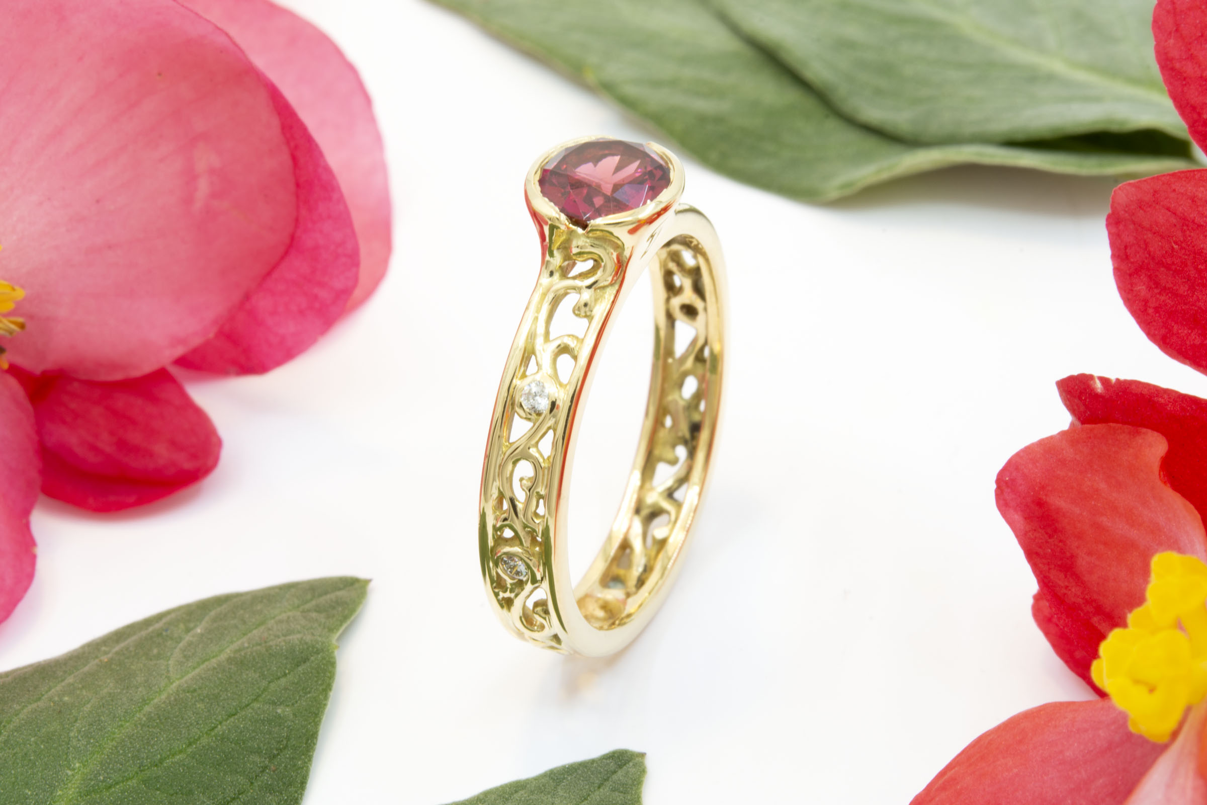 0.85ct Ruby in Open Filigree Ring - Image 5