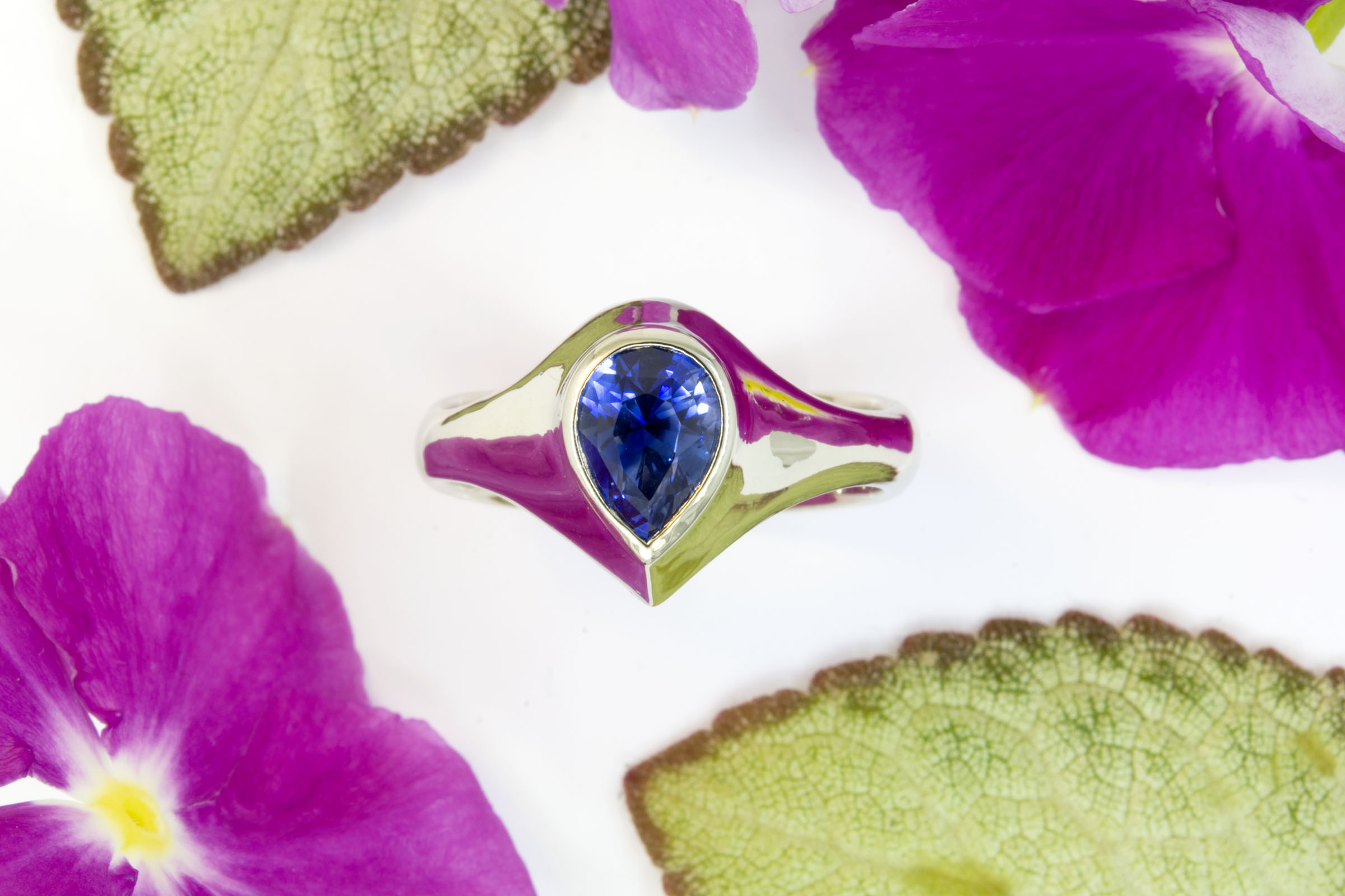1.54ct Pear-Shape Sapphire Ring in 18K White Gold - Image 2