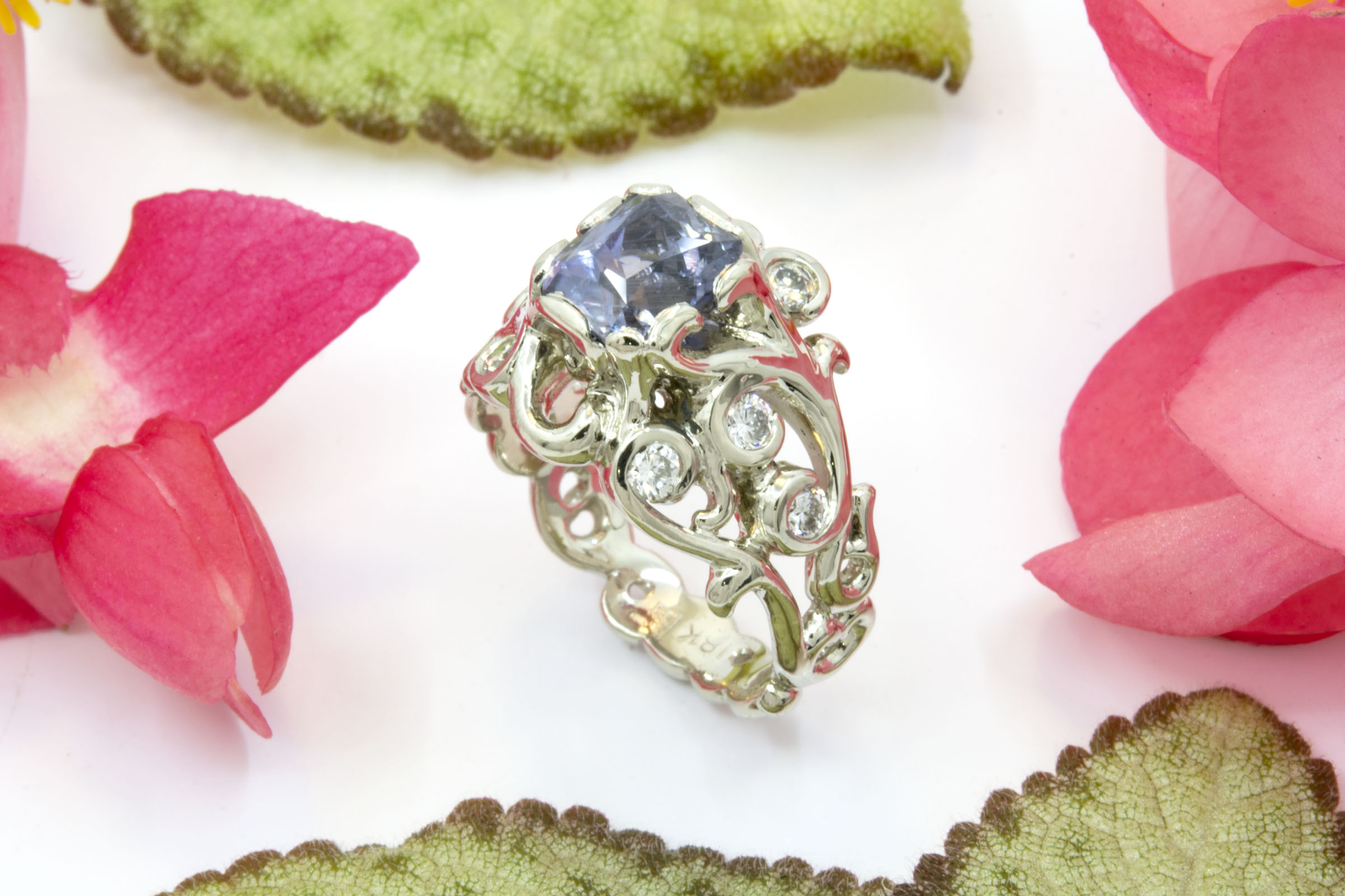 Open Filigree Ring with 2.35ct Sapphire and Diamonds - Image 2