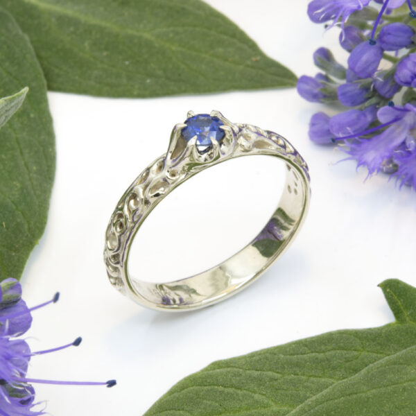0.22ct Sapphire Ring in 18k White Gold