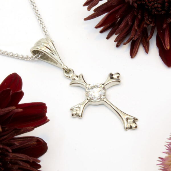 Cross Pendant with 0.25ct Diamond in 18k White Gold