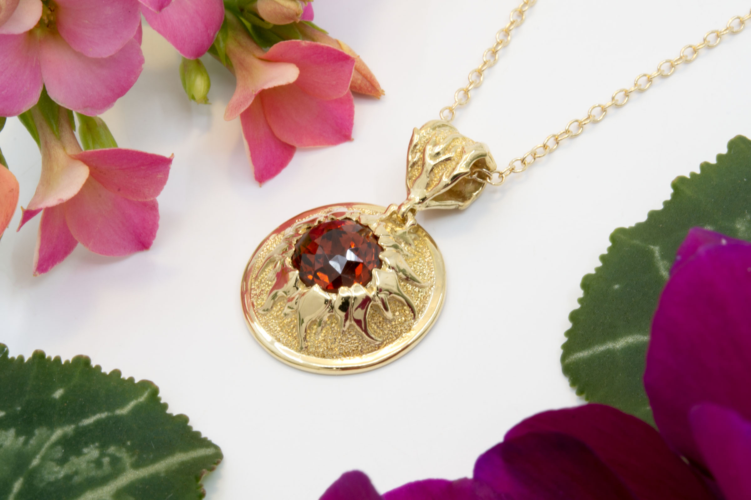 2.50ct Spessartite Pendant in 18K Gold