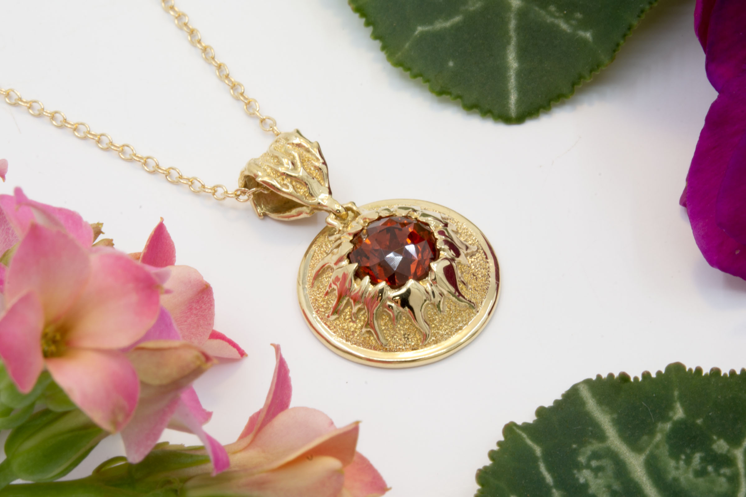 2.50ct Spessartite Pendant in 18K Gold - Image 3
