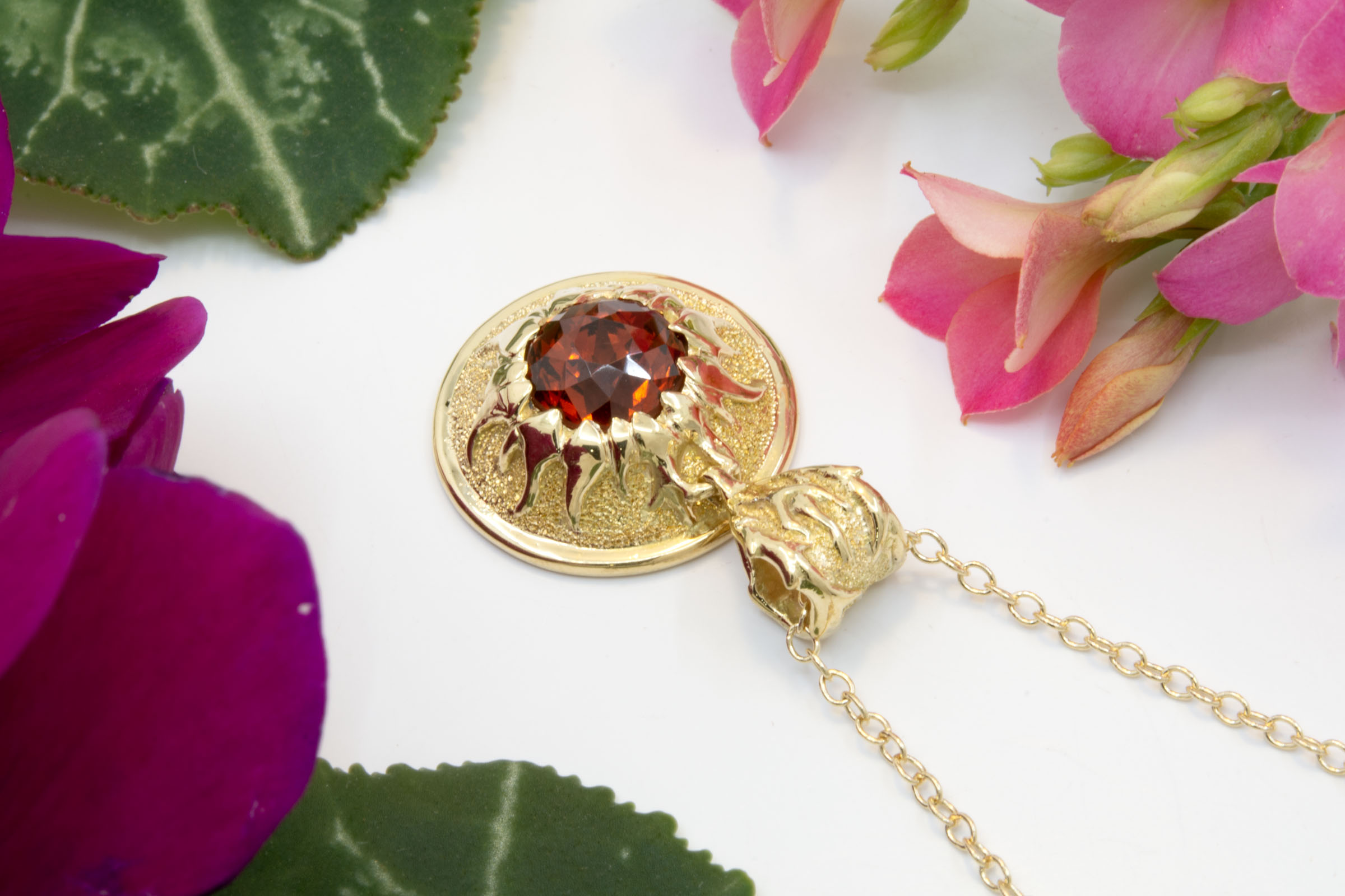 2.50ct Spessartite Pendant in 18K Gold - Image 5