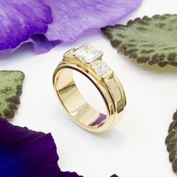 3 Diamond Band in 18K Gold