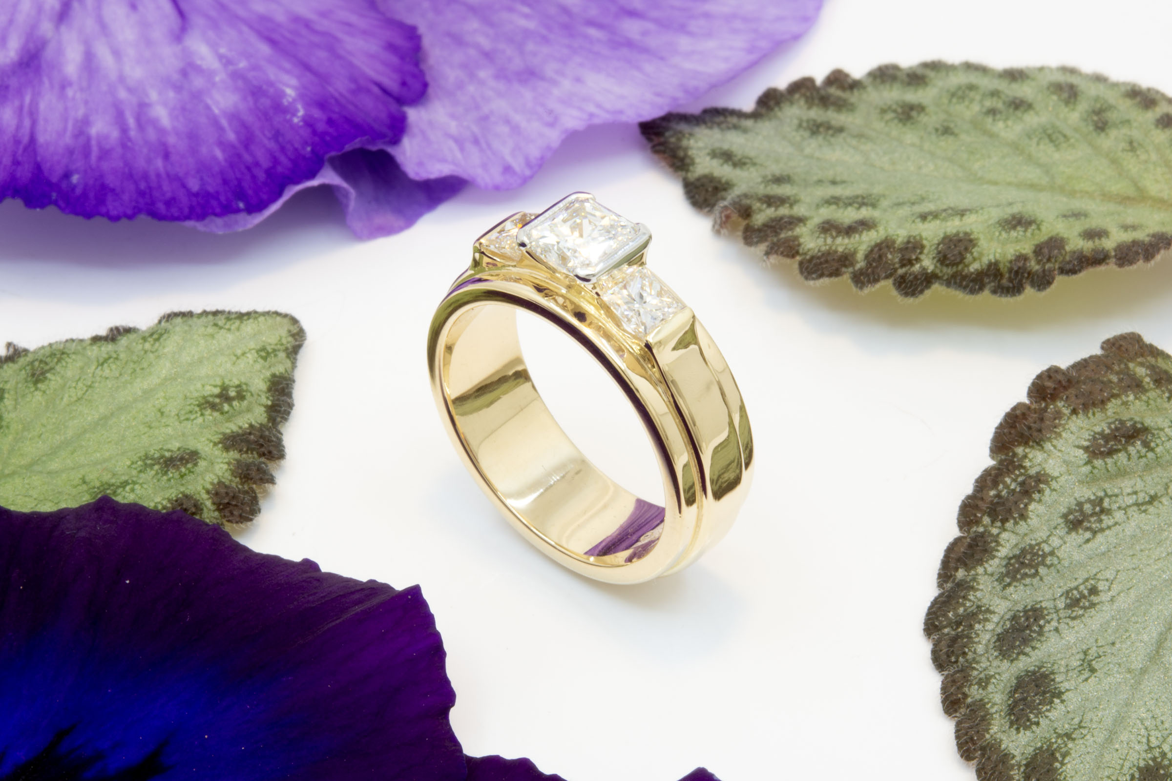 3 Diamond Band in 18K Gold