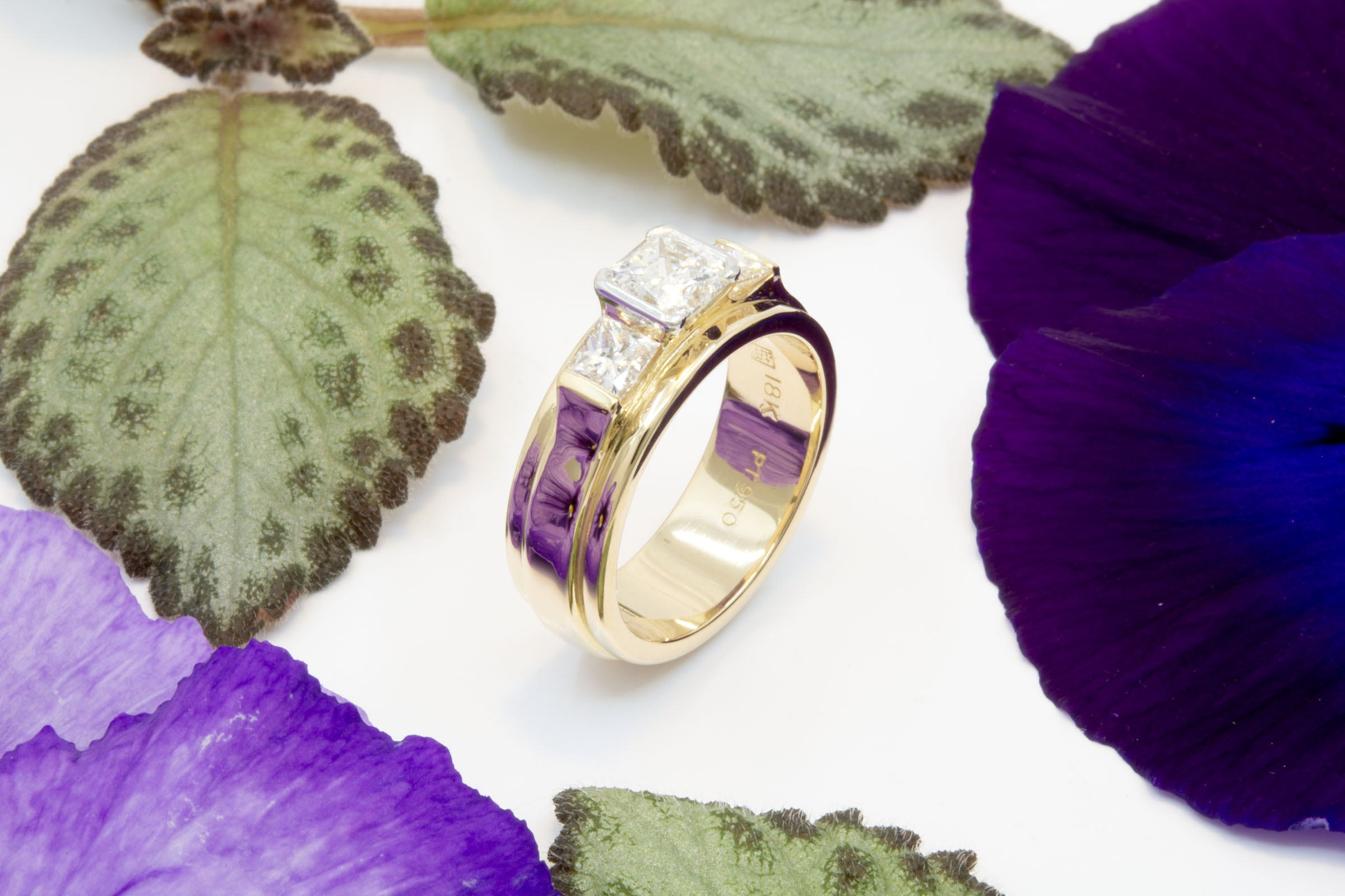 3 Diamond Band in 18K Gold - Image 3