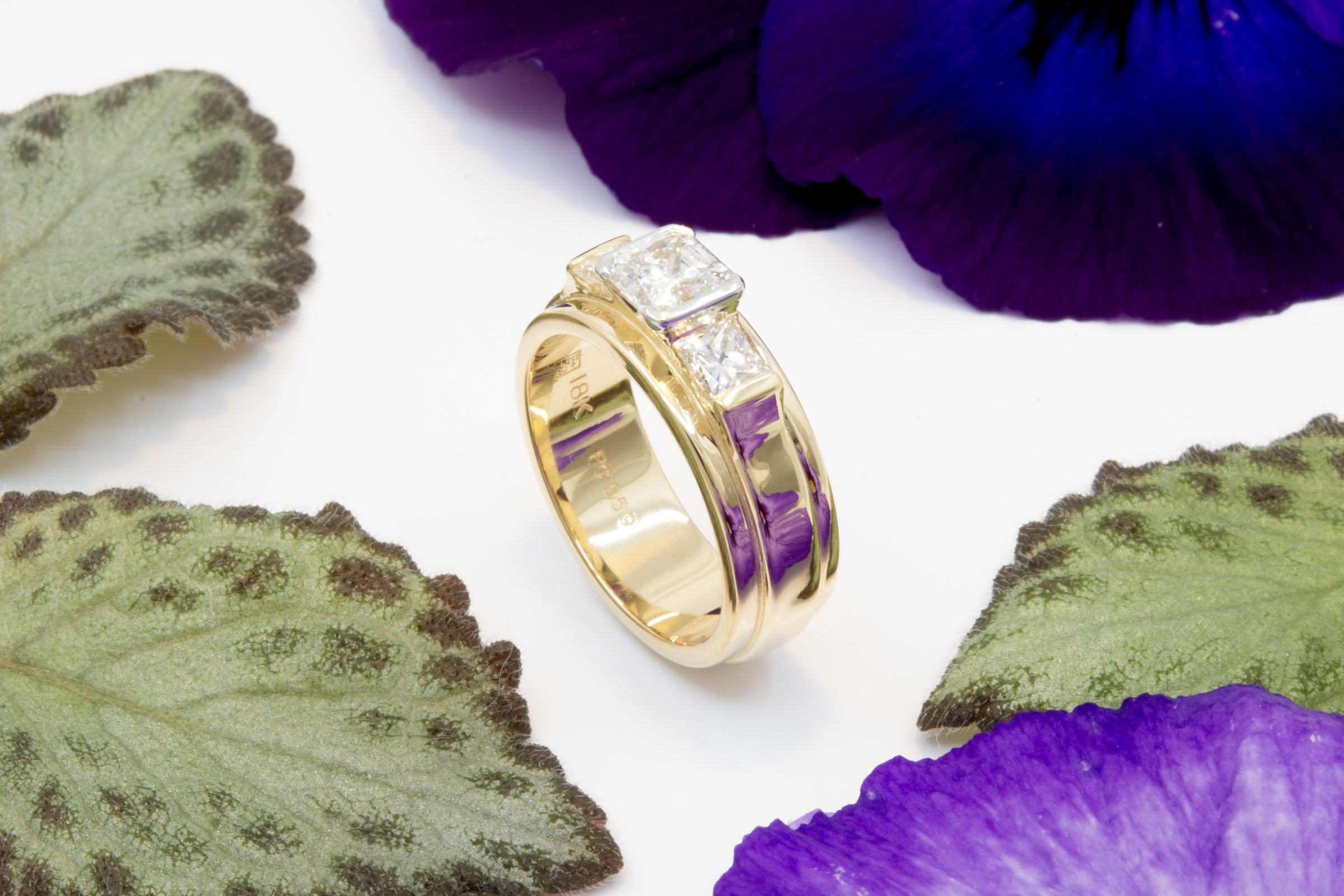 3 Diamond Band in 18K Gold - Image 4