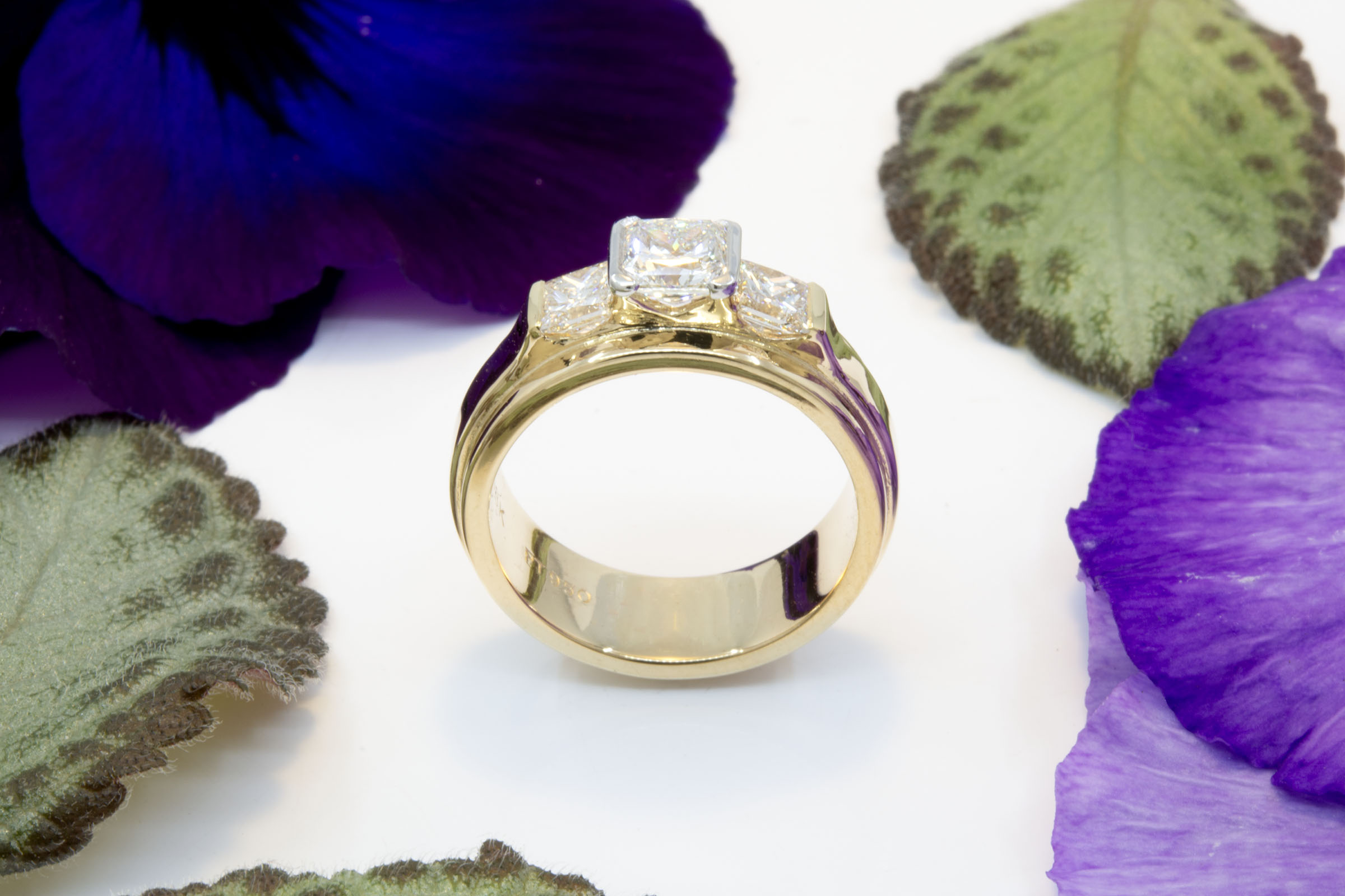 3 Diamond Band in 18K Gold - Image 5