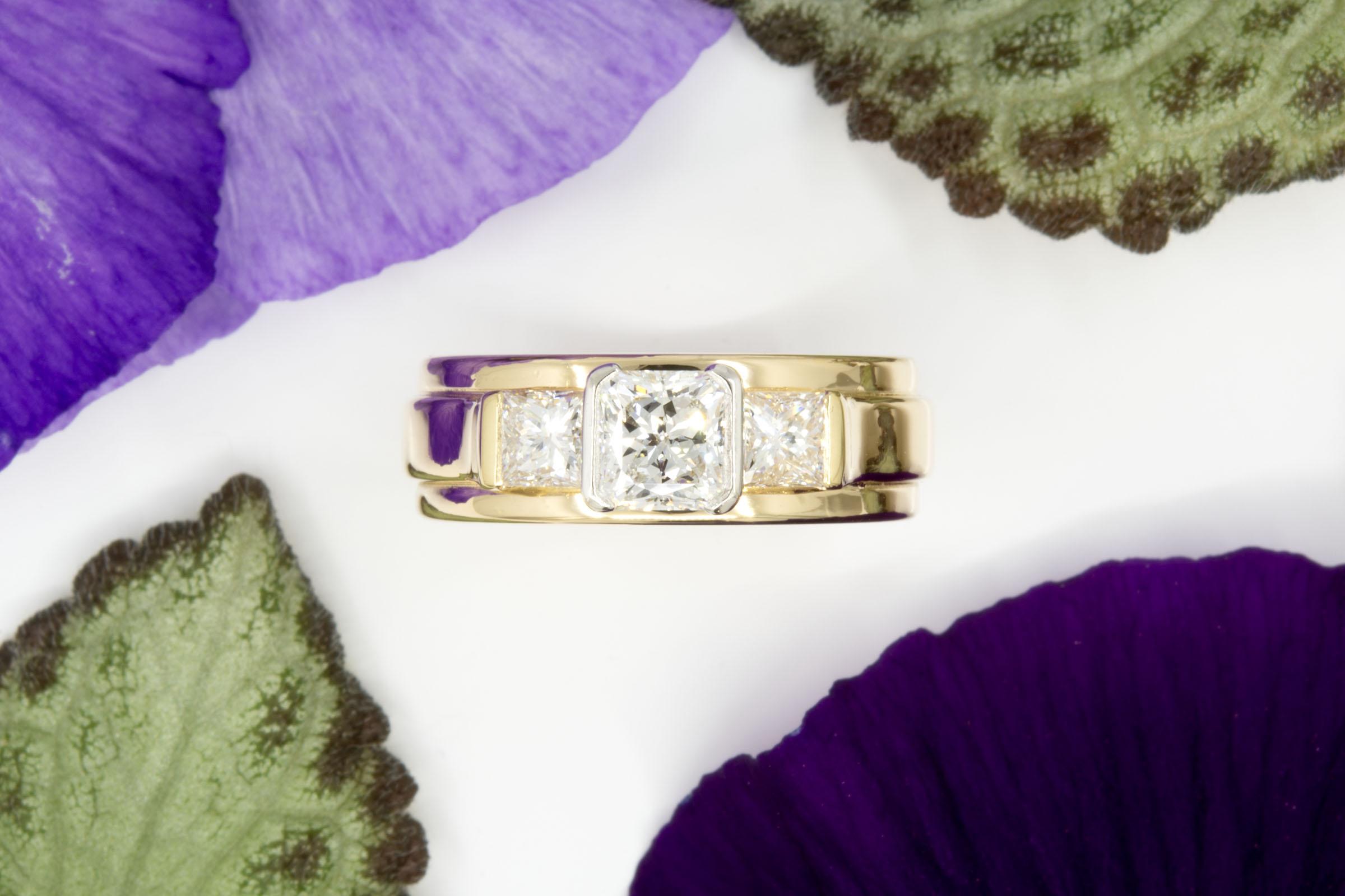 3 Diamond Band in 18K Gold - Image 6
