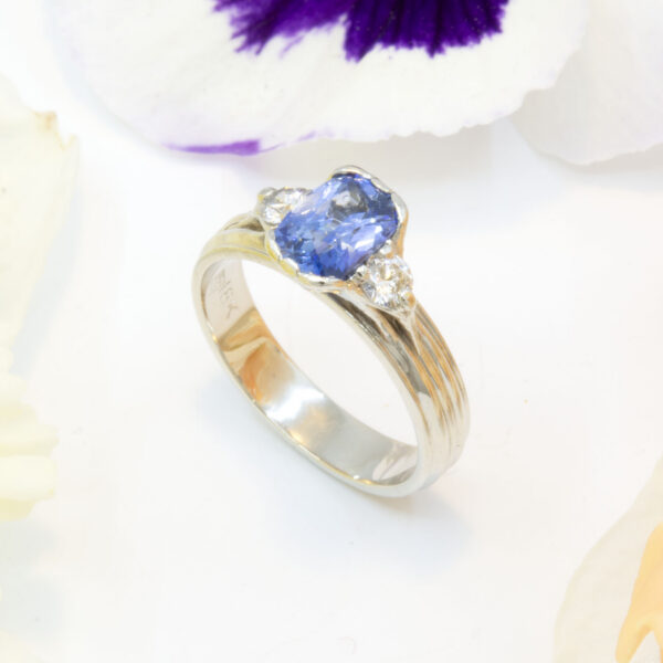 1.09ct Sapphire Ring with Diamonds