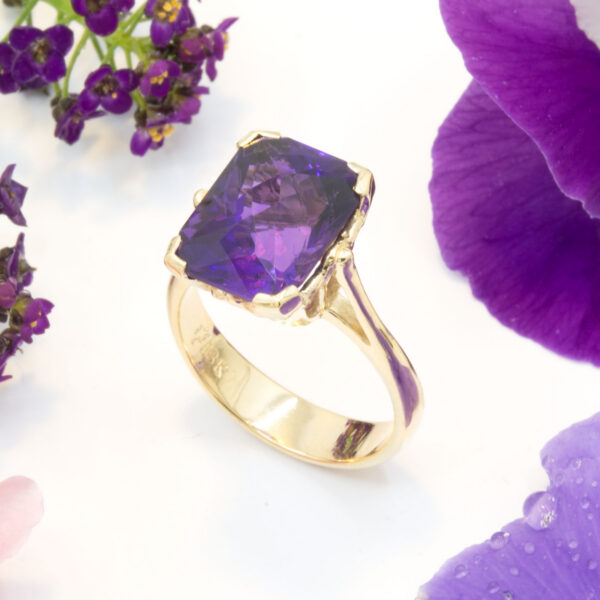 Amethyst Solitaire in 18K Gold