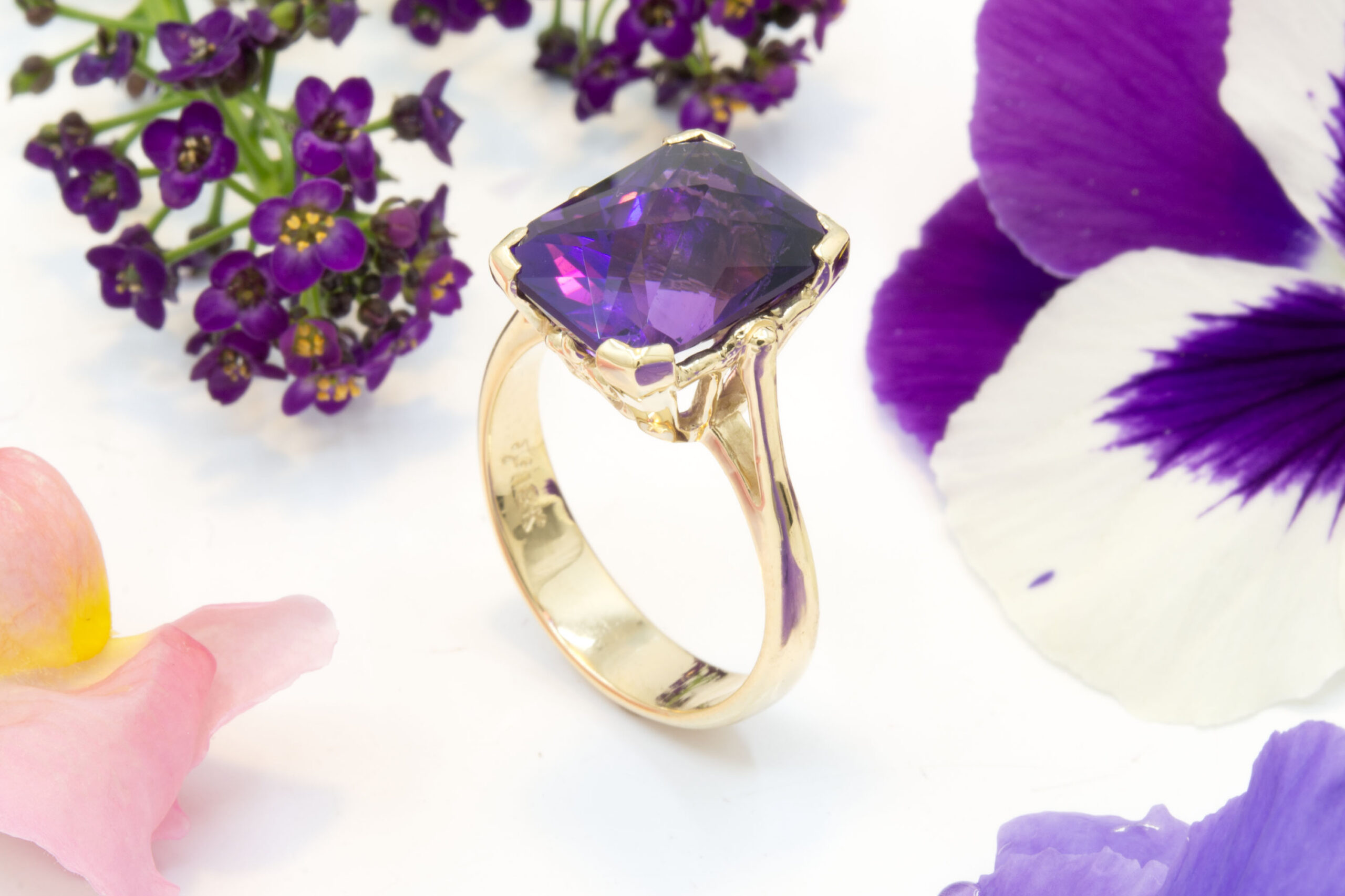 Amethyst Solitaire in 18K Gold - Image 5