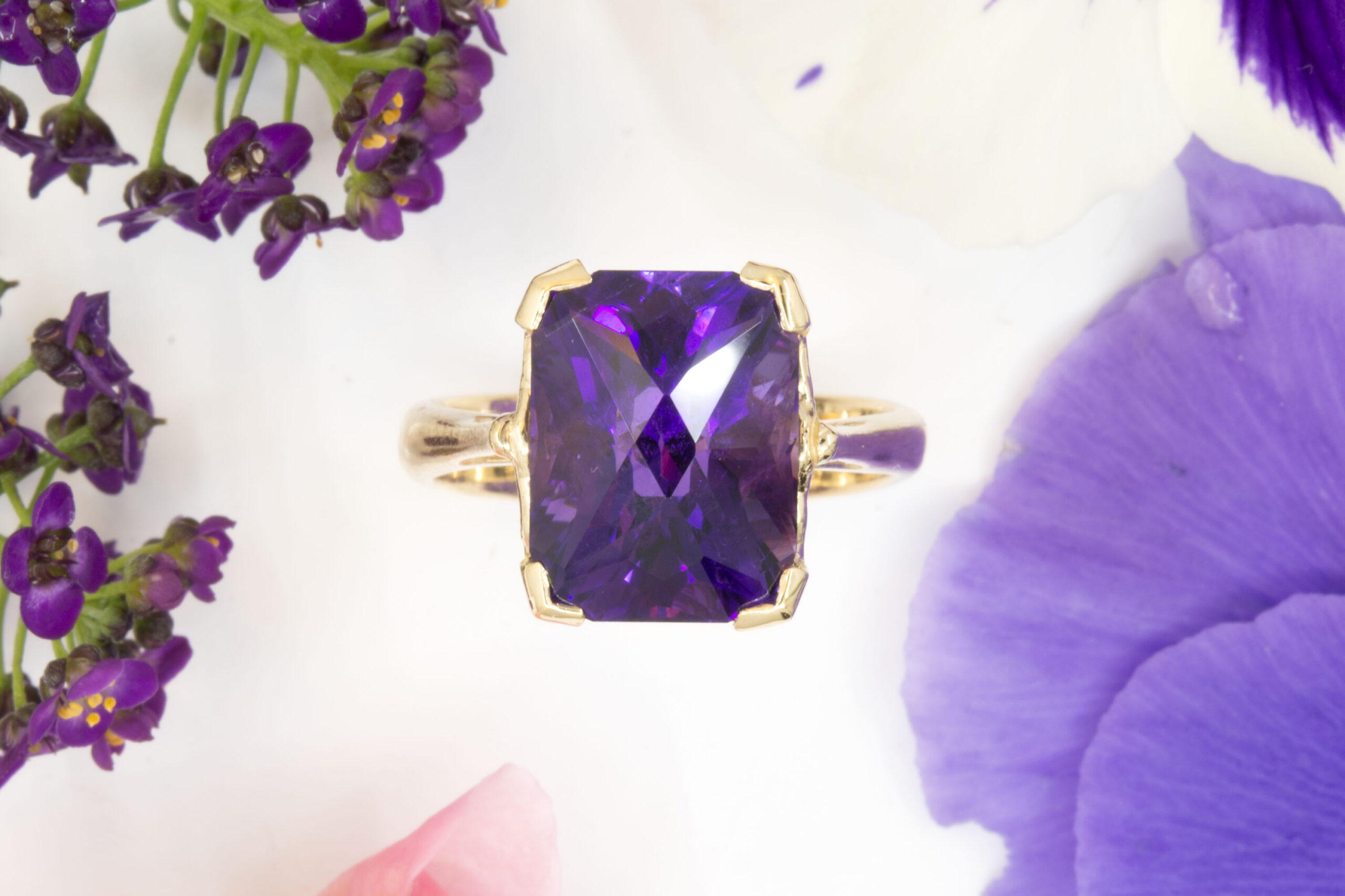 Amethyst Solitaire in 18K Gold - Image 2