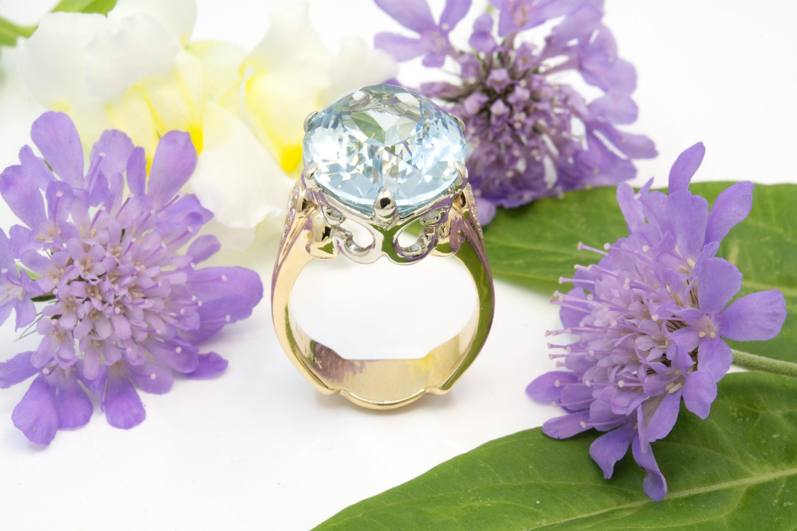 14.92ct Aquamarine Ring with Diamonds - Image 6