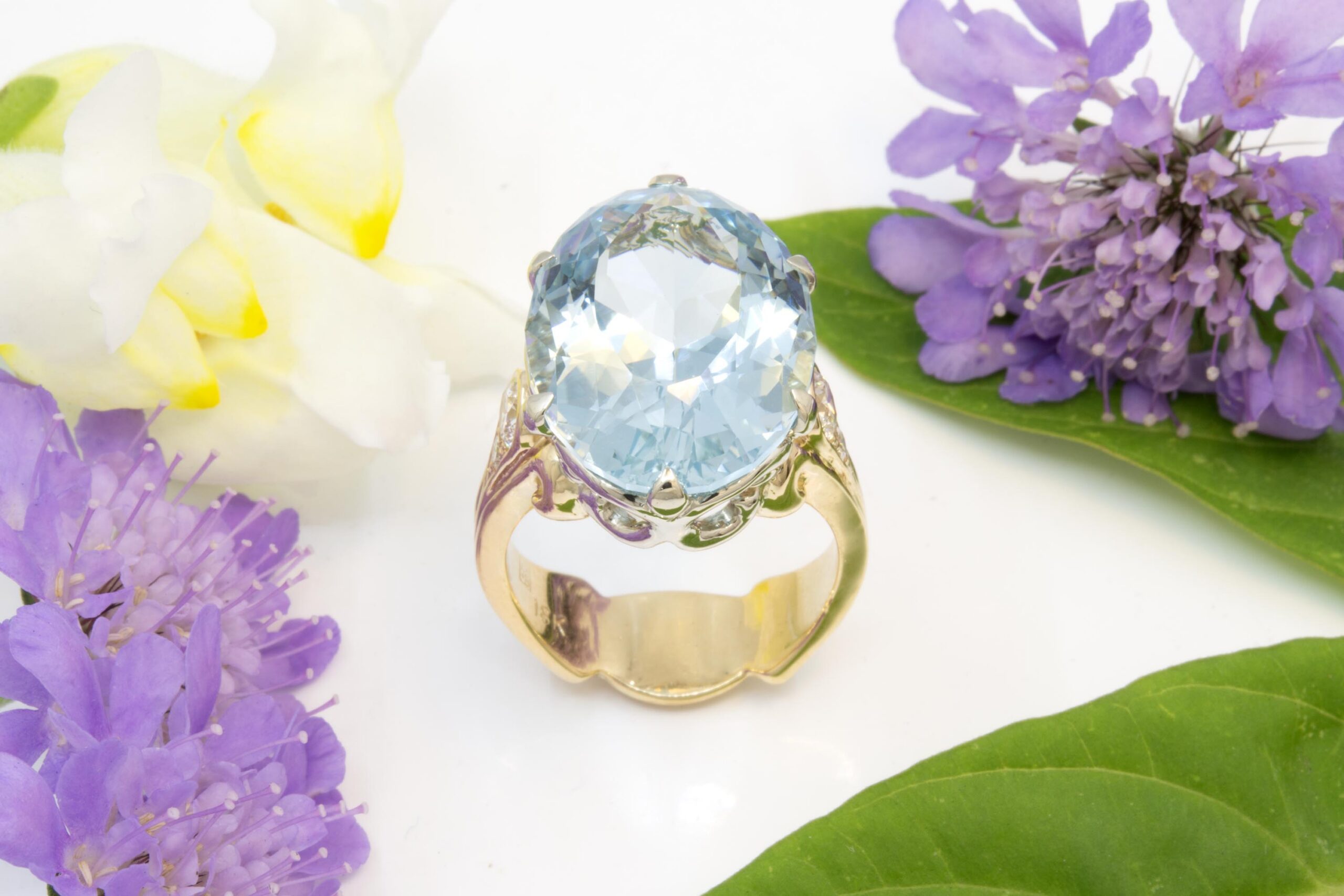 14.92ct Aquamarine Ring with Diamonds - Image 5