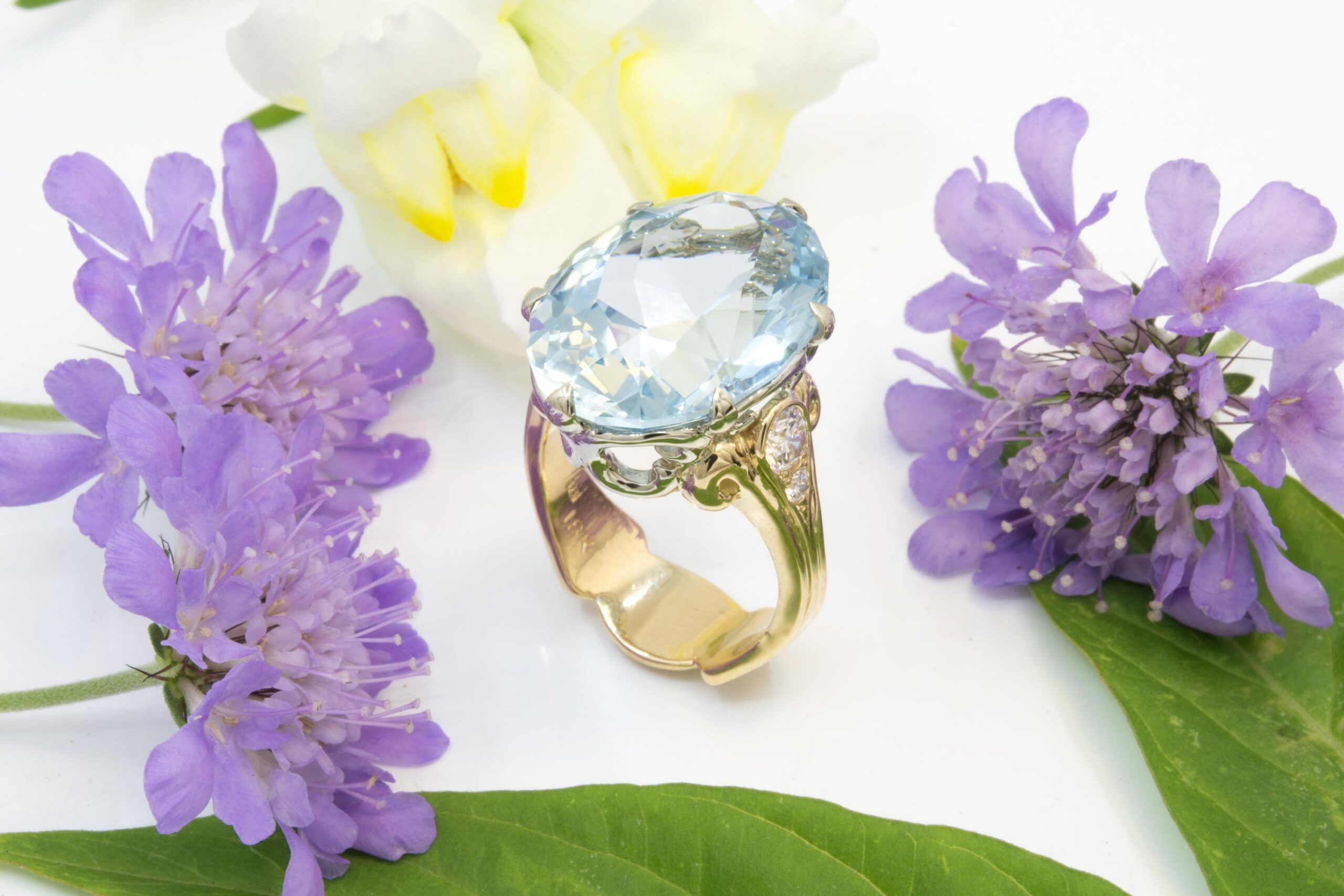 14.92ct Aquamarine Ring with Diamonds - Image 3