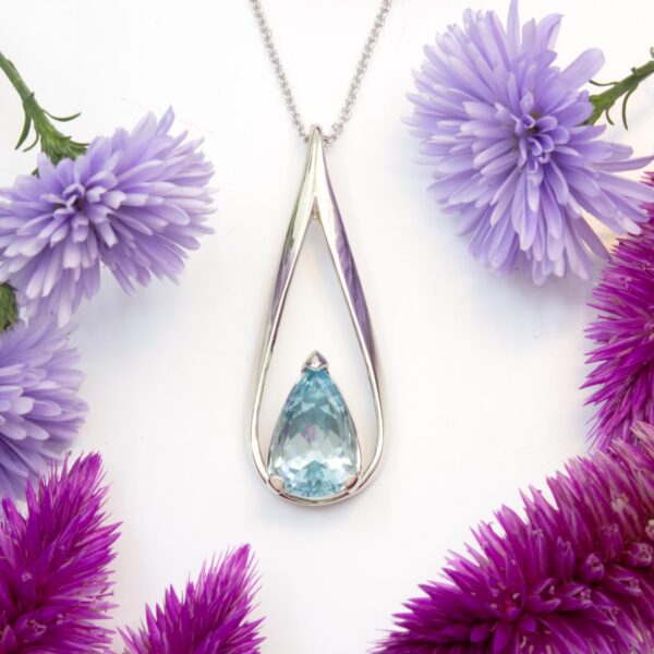 Pear Shape Zircon and White Gold Pendant