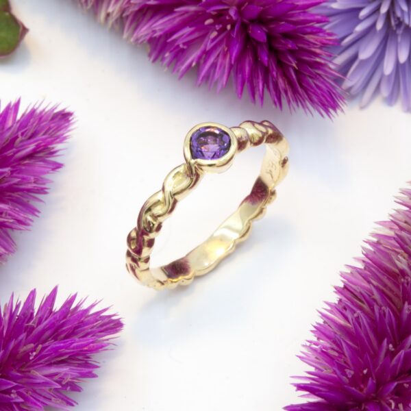 Amethyst Filigree Ring in 18K Gold